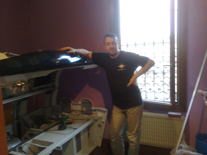 Technician standing beside the open UWE professional sunbed in a photograph from the Sun&Service technical archive