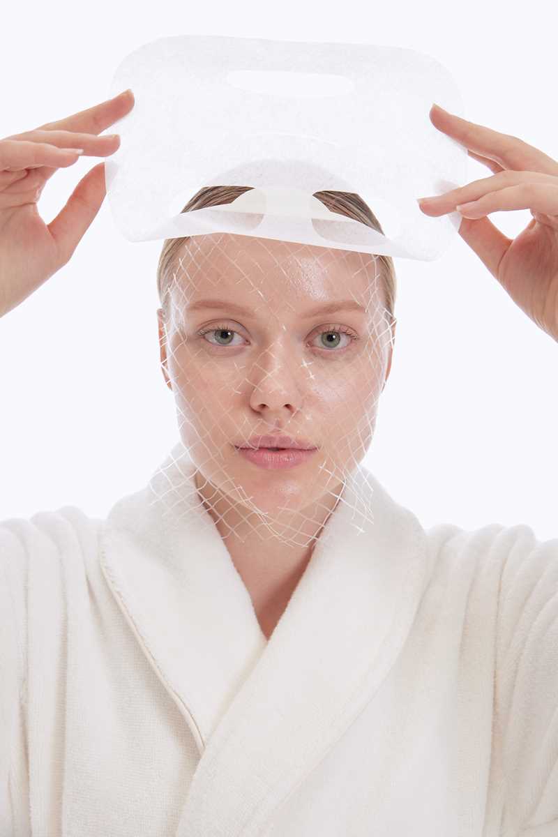 Applicazione della maschera a fili di collagene